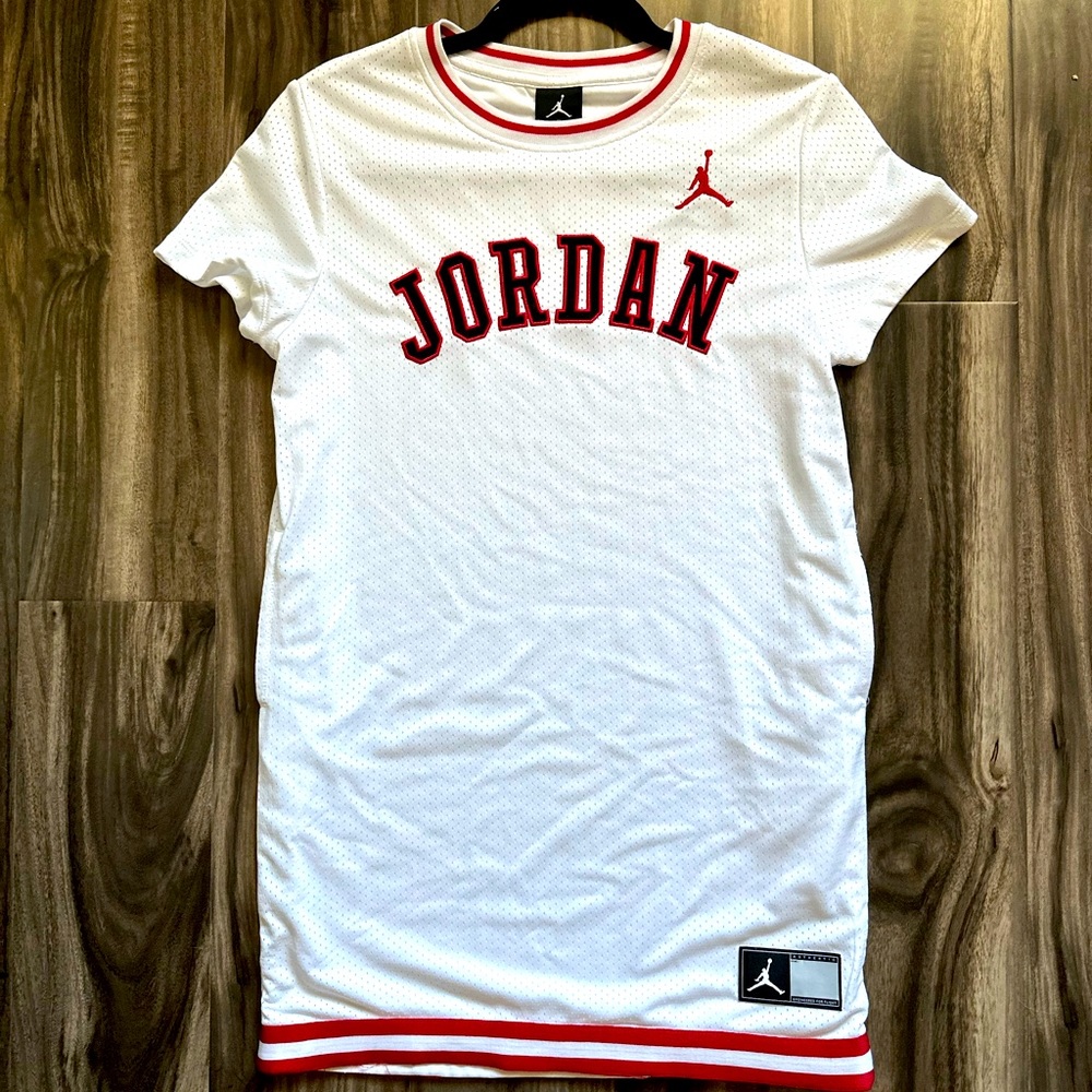 Jordan jersey girl dress size M with pockets.